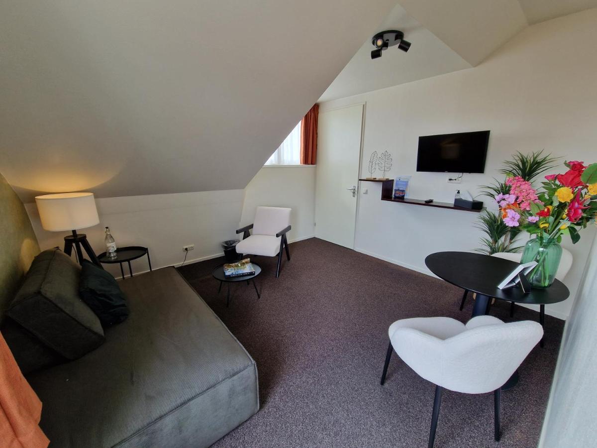Boutique Hotel De Raetskamer ノールトウェイケルハウト　 エクステリア 写真
